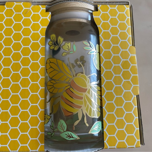 Glass bee sippers with lids and straws - Picture 2 of 7